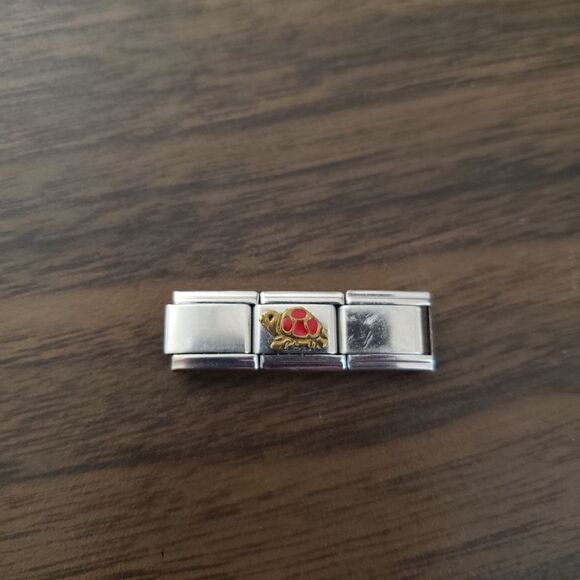 Link charm  - Picture 1 of 1